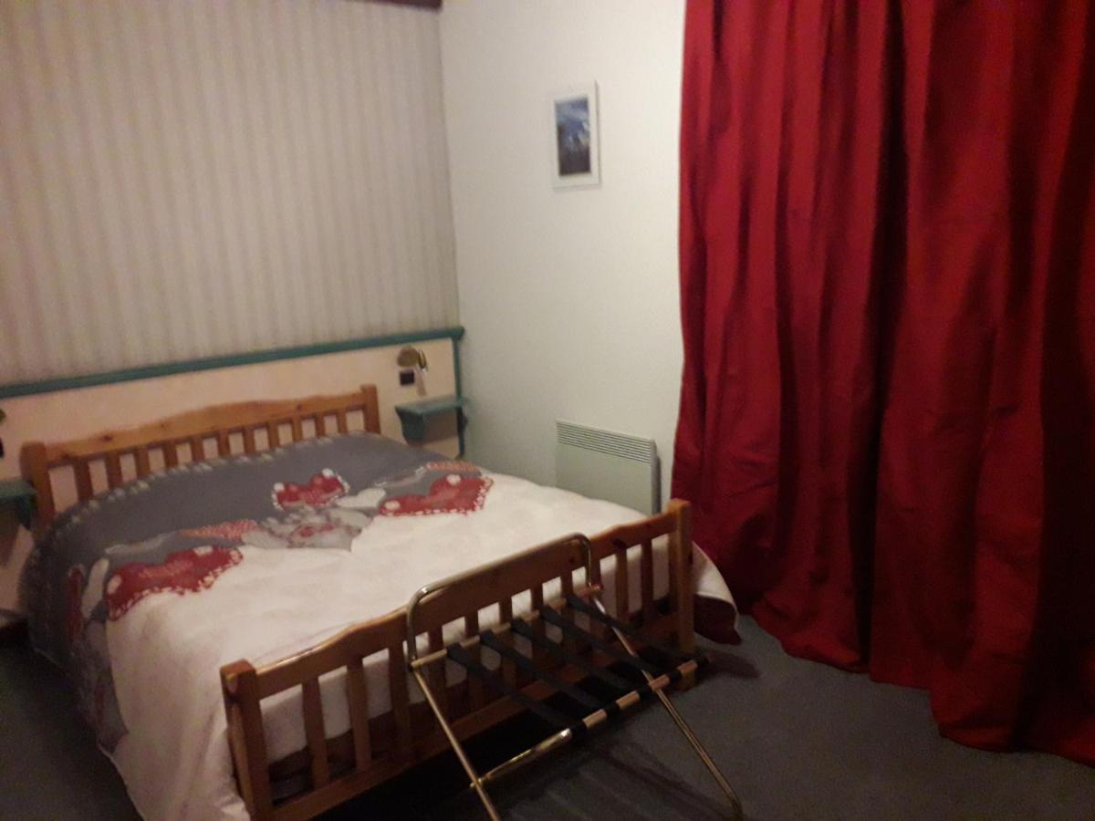 Hotel Restaurant Le Traineau Clelles Екстер'єр фото