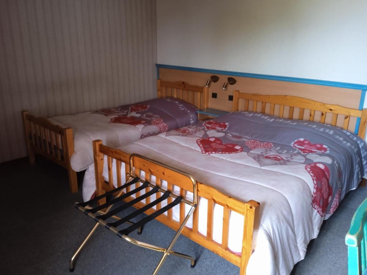Hotel Restaurant Le Traineau Clelles Екстер'єр фото