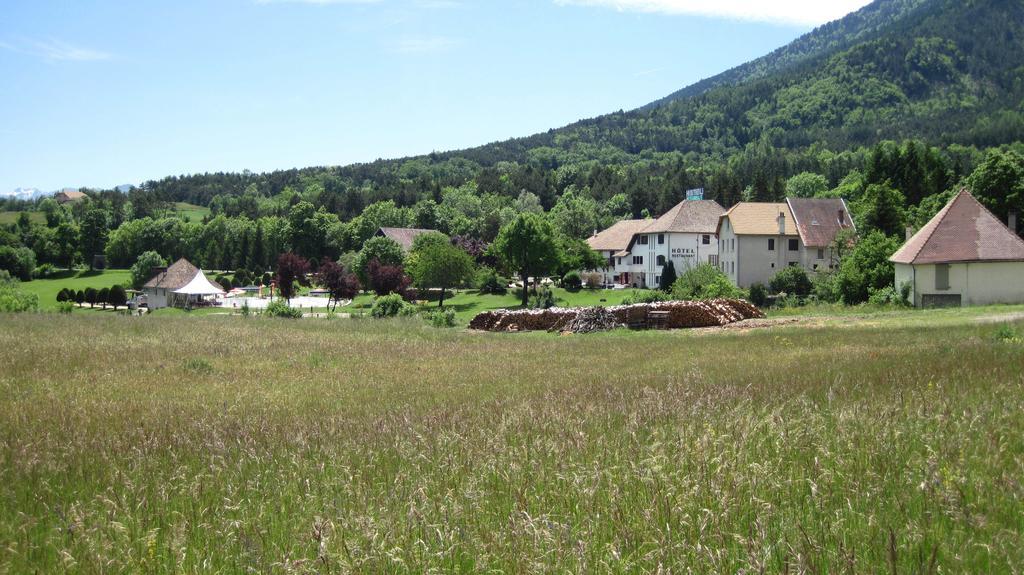 Hotel Restaurant Le Traineau Clelles Екстер'єр фото