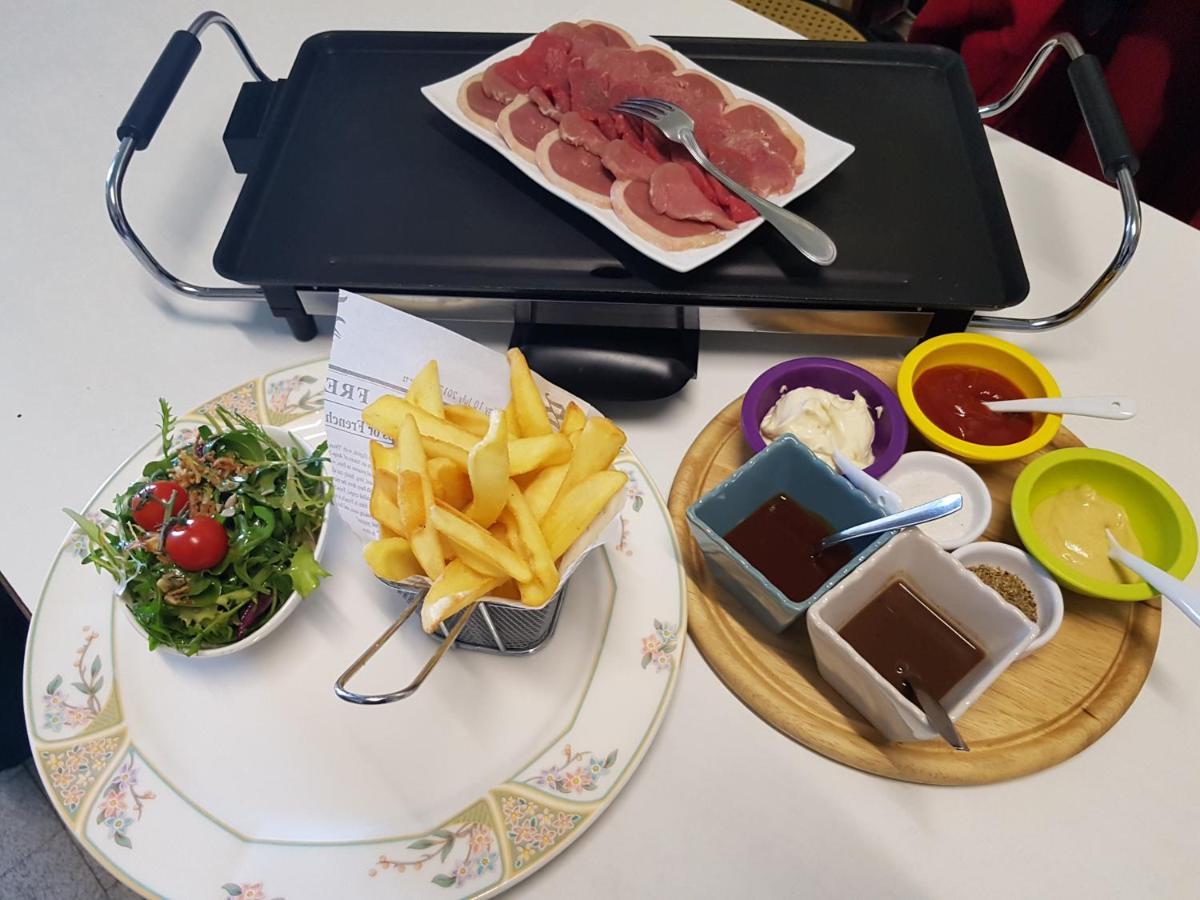 Hotel Restaurant Le Traineau Clelles Екстер'єр фото
