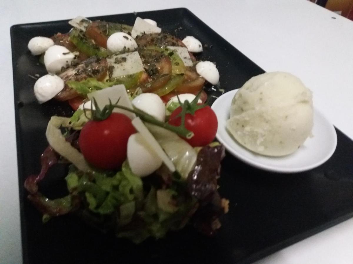 Hotel Restaurant Le Traineau Clelles Екстер'єр фото